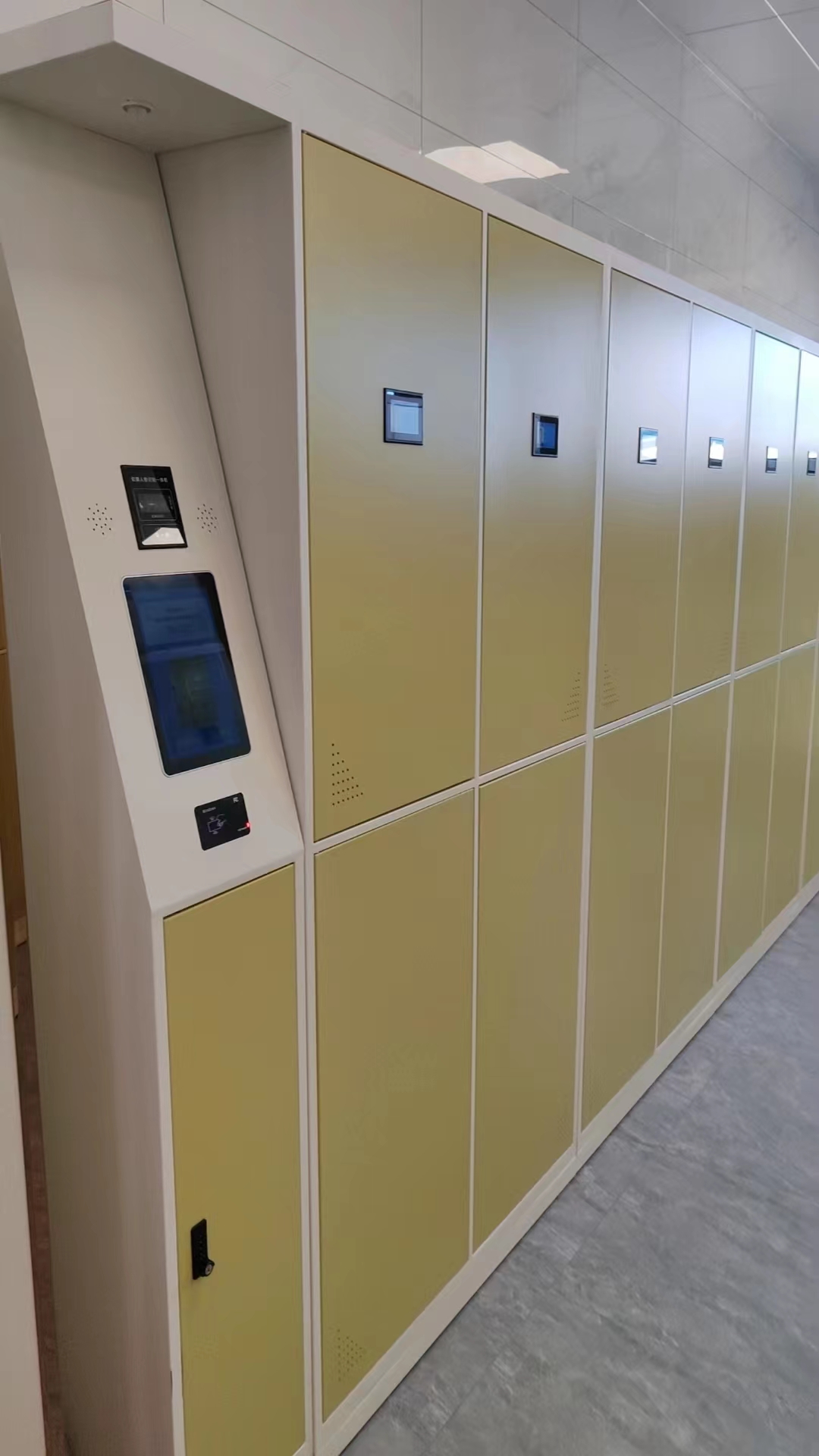 人臉,虹膜識(shí)別智能更衣柜